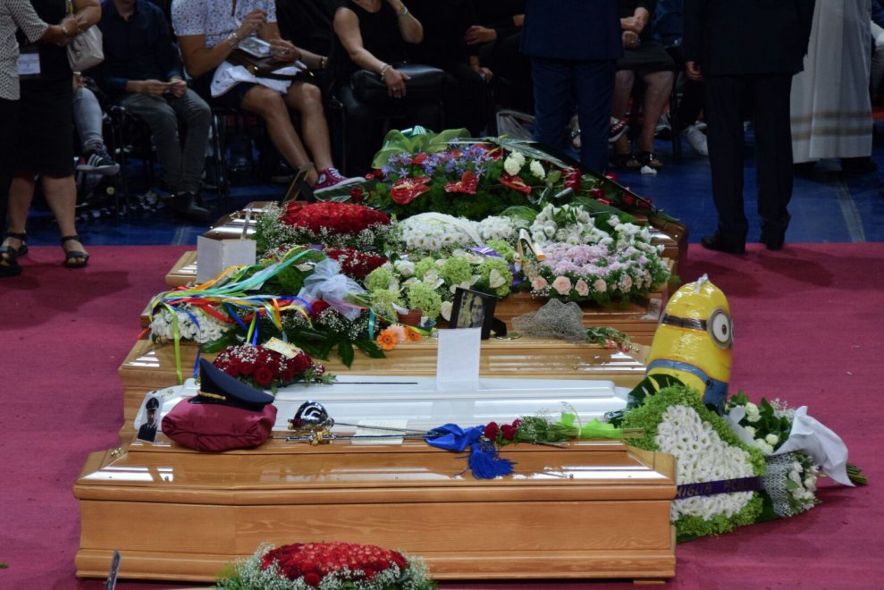 Scontro dei treni, funerali con Mattarella. Omelia: "Vita dimenticata per interessi"