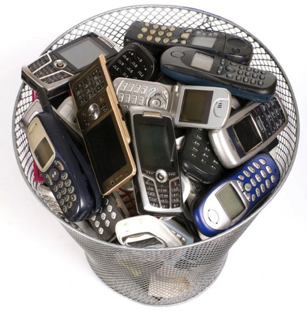 Riciclo telefoni e piccoli elettrodomestici, dal 22 luglio i negozi ritirano l'usato (gratis)