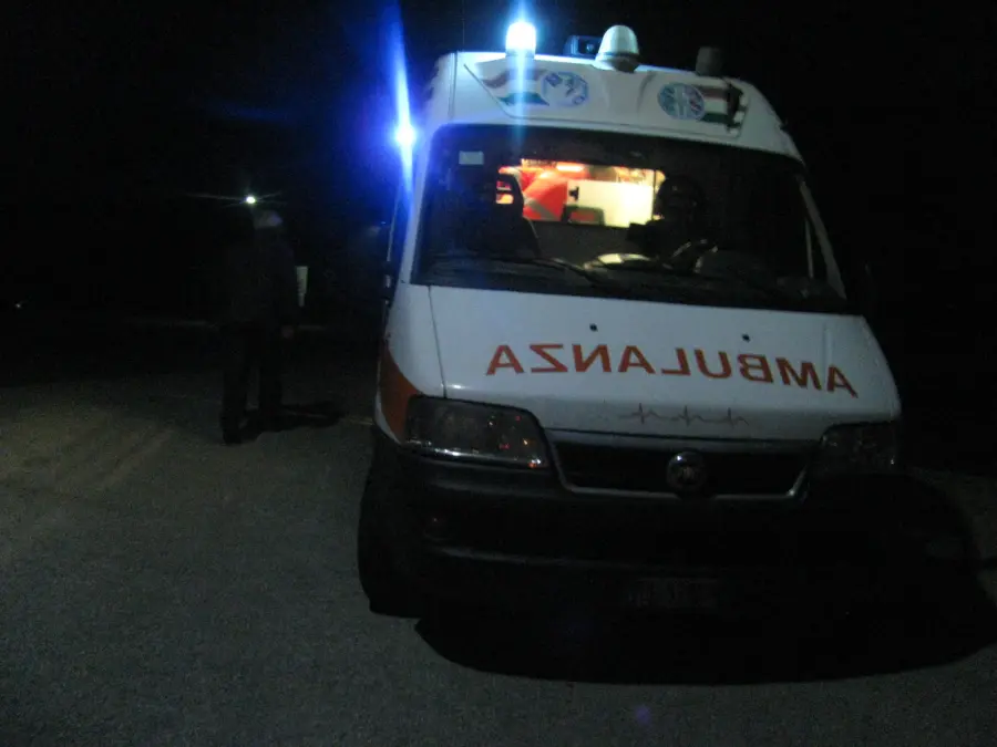 Acuto, uomo guida ubriaco e si scontra contromano: due ragazzi in prognosi riservata