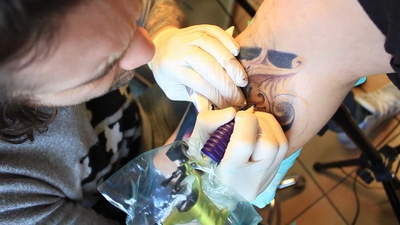 Laboratori tatuaggi non a norma a Cassino, sequestri e multe dei NAS