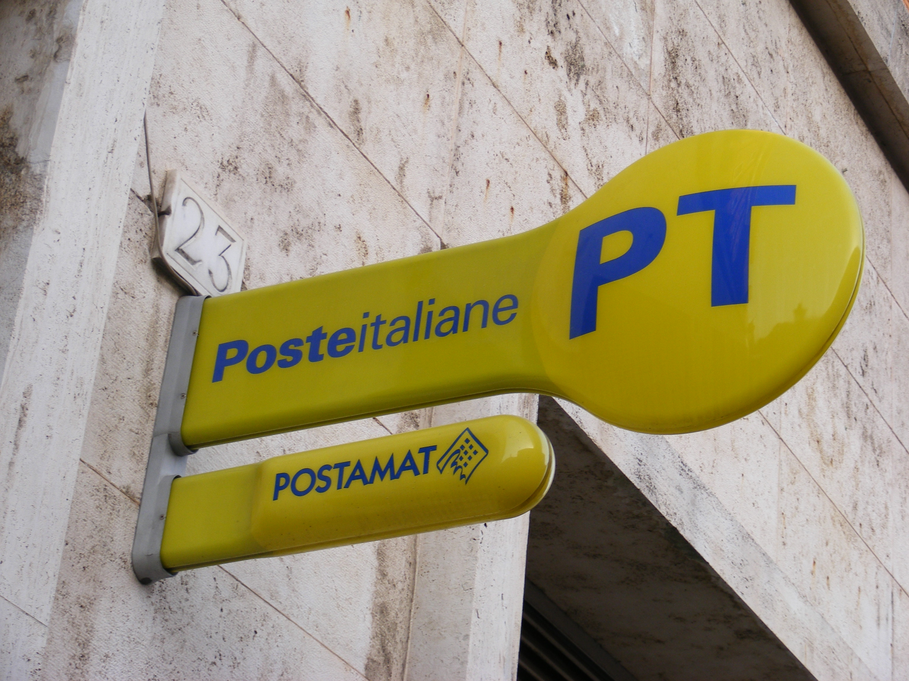 Poste Italiane: Tesoro, allo studio cessione quota a Cassa Depositi e Prestiti