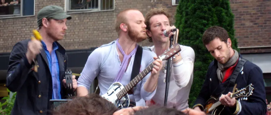 Coldplay, singolo Up &amp; Up dal 20 maggio in radio dopo il video spettacolare