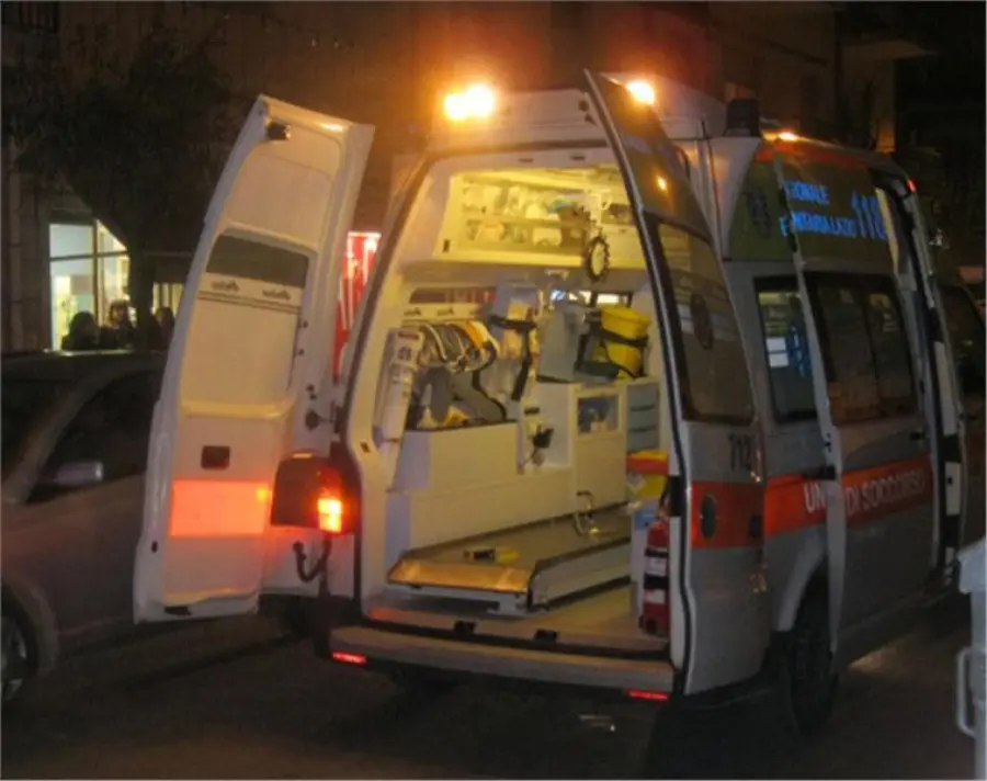 Atina, auto contro albero: un ferito in codice rosso