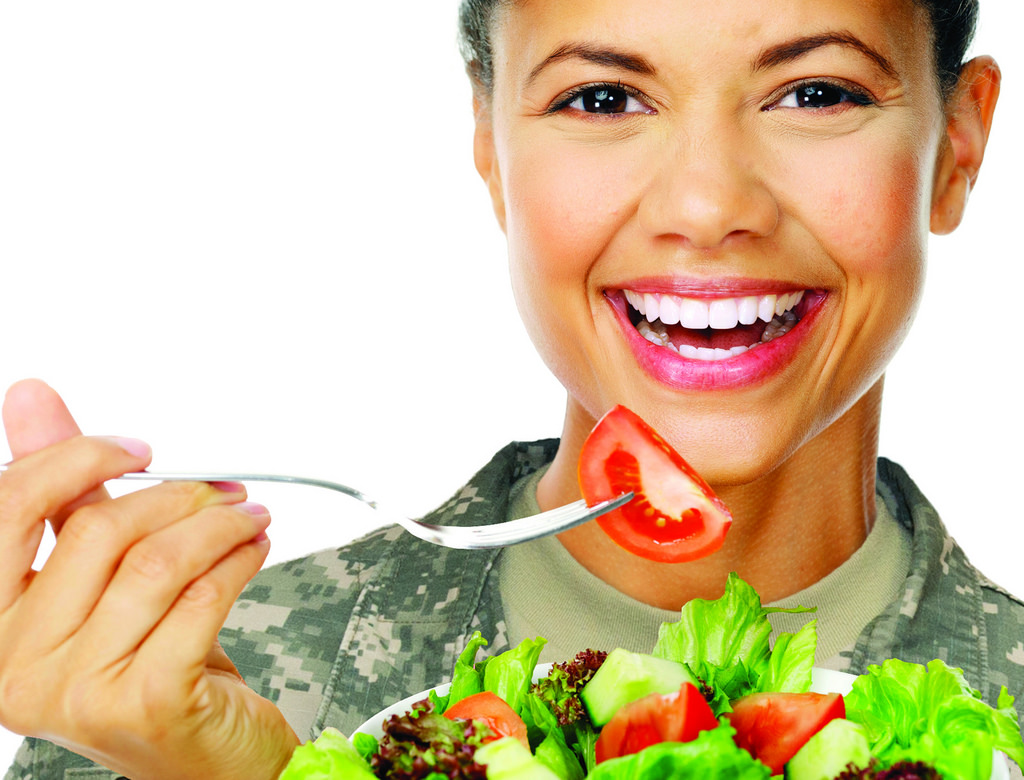 Mangiare lenti a tavola? E' tutta salute