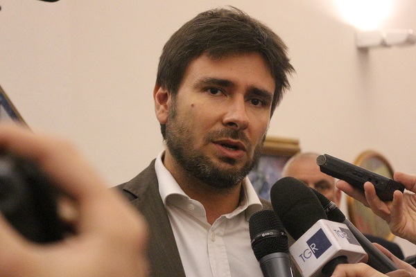 M5S: Di Battista non si candida alle europee, prepara viaggio in India