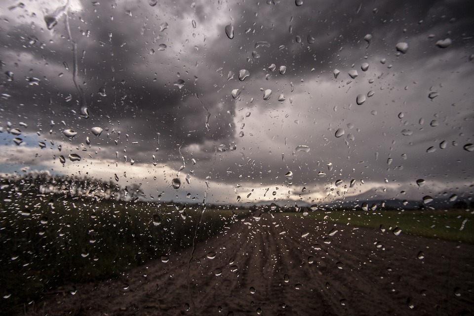 Allerta meteo, lunedì sarà burrascoso, pronta la Protezione Civile