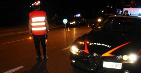 Frosinone, i ladri fuggono e cercano di investire i carabinieri