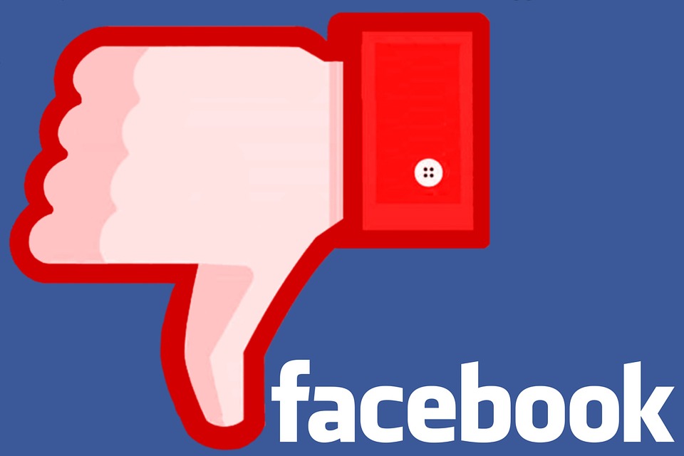 Cassino, insulti razzisti su Facebook, due ragazze nei guai