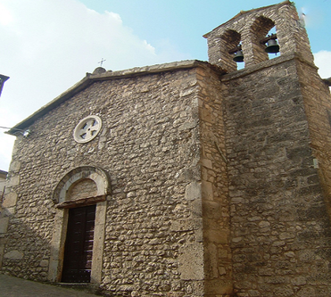 Vico, paura in chiesa, crollo parziale del tetto dell'edificio