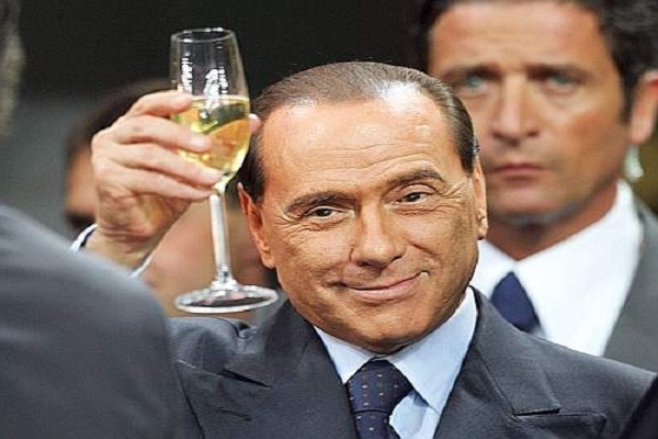 News calciomercato Milan, cosa cambia se resta Berlusconi